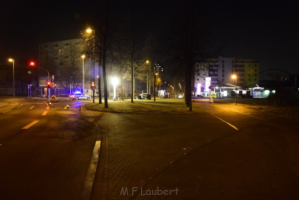 VU PKW Baum Koeln Deutz Deutz Kalkerstr P76.JPG - Miklos Laubert